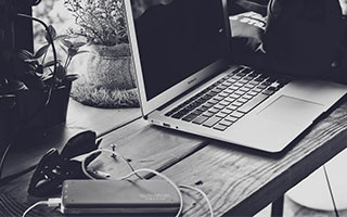 于文文演唱会上的意外瞬间，突然晕倒的背后